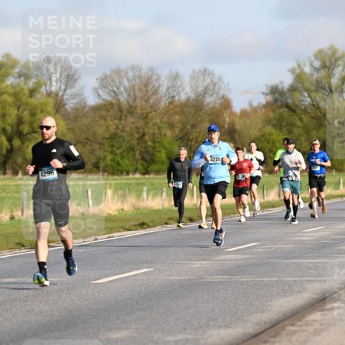 12.04.2026 - 45. Internationalen Wilhelmsburger Insellauf Dr. Thomas Lammeyer http://msf.ph/oto/9432027 12.04.2026 09:13:41 Laufen 4296, 4225, 4748, 5821, 4340 meine-sportfotos.de