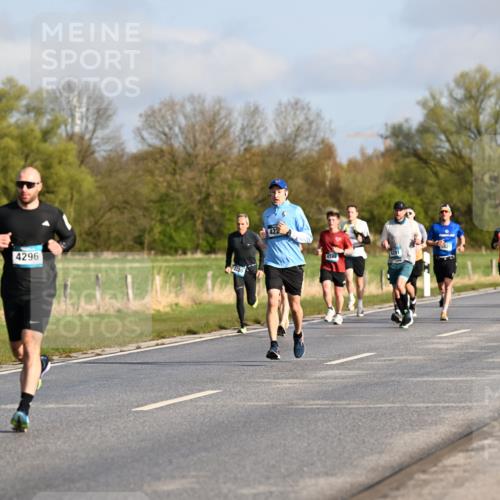 12.04.2026 - 45. Internationalen Wilhelmsburger Insellauf Dr. Thomas Lammeyer http://msf.ph/oto/9432030 12.04.2026 09:13:41 Laufen 4296, 4748, 5291, 4340 meine-sportfotos.de