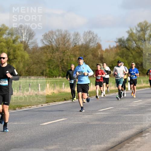 12.04.2026 - 45. Internationalen Wilhelmsburger Insellauf Dr. Thomas Lammeyer http://msf.ph/oto/9432031 12.04.2026 09:13:41 Laufen 4296, 4225, 4748, 5291, 5827, 4340 meine-sportfotos.de