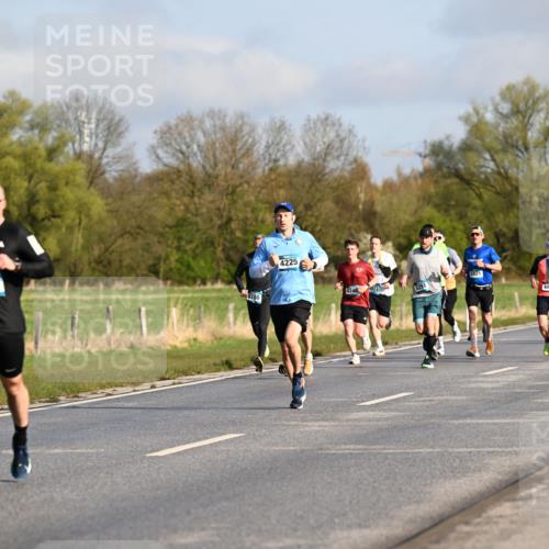 12.04.2026 - 45. Internationalen Wilhelmsburger Insellauf Dr. Thomas Lammeyer http://msf.ph/oto/9432032 12.04.2026 09:13:41 Laufen 4296, 4225, 4748, 5291, 5821, 48, 4340 meine-sportfotos.de
