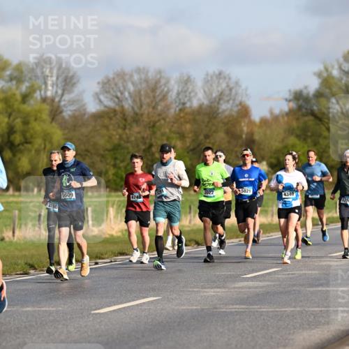 12.04.2026 - 45. Internationalen Wilhelmsburger Insellauf Dr. Thomas Lammeyer http://msf.ph/oto/9432042 12.04.2026 09:13:44 Laufen 2780, 561, 5609, 2022, 5821, 4748, 4340, 5316 meine-sportfotos.de
