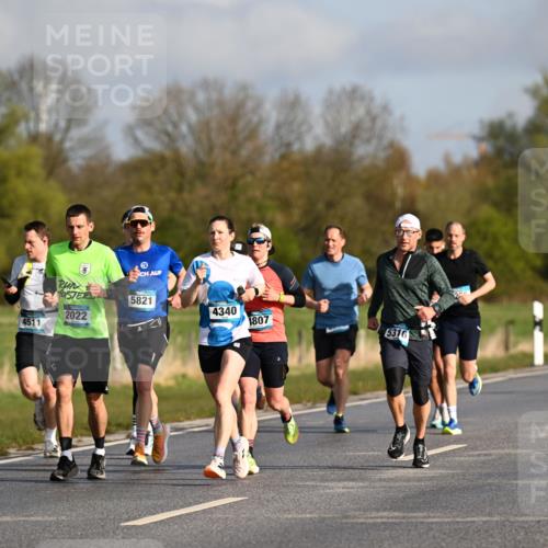 12.04.2026 - 45. Internationalen Wilhelmsburger Insellauf Dr. Thomas Lammeyer http://msf.ph/oto/9432055 12.04.2026 09:13:47 Laufen 5291, 5821, 2022, 4340, 4511, 1807, 5316 meine-sportfotos.de