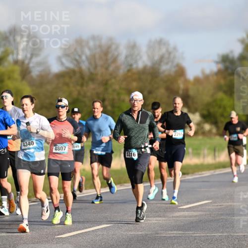 12.04.2026 - 45. Internationalen Wilhelmsburger Insellauf Dr. Thomas Lammeyer http://msf.ph/oto/9432062 12.04.2026 09:13:48 Laufen 451, 2022, 7, 5821, 4340, 4807, 45, 5316, 2265 meine-sportfotos.de
