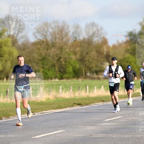 12.04.2026 - 45. Internationalen Wilhelmsburger Insellauf Dr. Thomas Lammeyer http://msf.ph/oto/9432108 12.04.2026 09:13:55 Laufen 551, 2382, 3095 meine-sportfotos.de