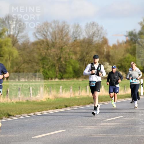 12.04.2026 - 45. Internationalen Wilhelmsburger Insellauf Dr. Thomas Lammeyer http://msf.ph/oto/9432111 12.04.2026 09:13:56 Laufen 5551, 2382, 3114, 3095 meine-sportfotos.de
