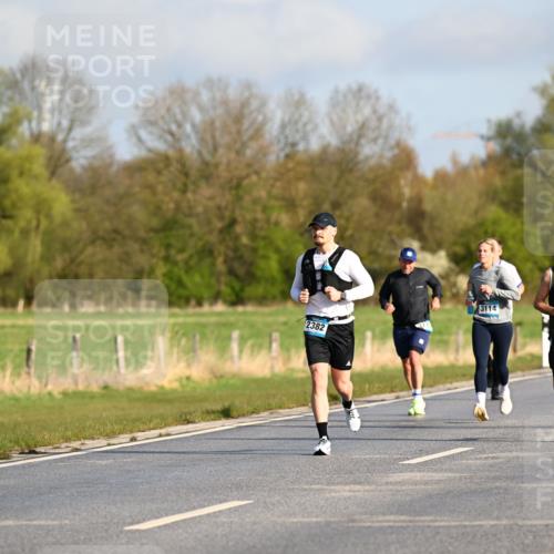 12.04.2026 - 45. Internationalen Wilhelmsburger Insellauf Dr. Thomas Lammeyer http://msf.ph/oto/9432112 12.04.2026 09:13:57 Laufen 51, 2382, 3114, 3095 meine-sportfotos.de