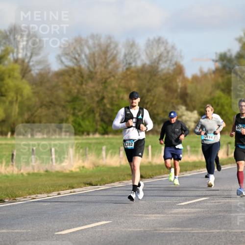 12.04.2026 - 45. Internationalen Wilhelmsburger Insellauf Dr. Thomas Lammeyer http://msf.ph/oto/9432114 12.04.2026 09:13:57 Laufen 51, 2382, 3114, 3095 meine-sportfotos.de
