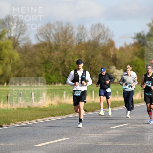 12.04.2026 - 45. Internationalen Wilhelmsburger Insellauf Dr. Thomas Lammeyer http://msf.ph/oto/9432115 12.04.2026 09:13:57 Laufen 2382, 3114, 3095 meine-sportfotos.de