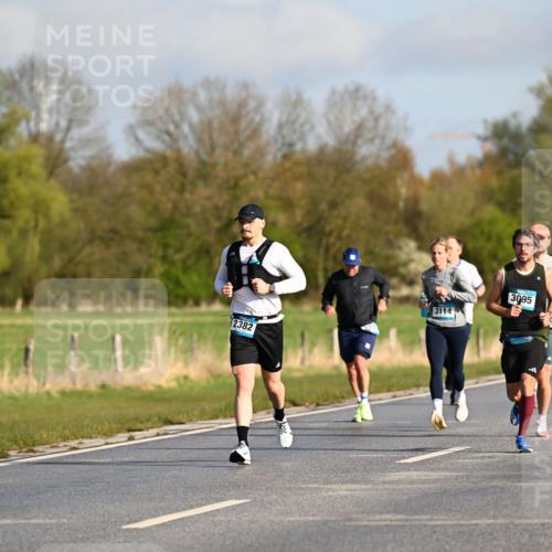 12.04.2026 - 45. Internationalen Wilhelmsburger Insellauf Dr. Thomas Lammeyer http://msf.ph/oto/9432117 12.04.2026 09:13:57 Laufen 2382, 3114, 3095 meine-sportfotos.de