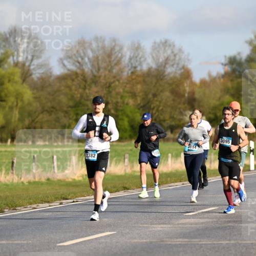 12.04.2026 - 45. Internationalen Wilhelmsburger Insellauf Dr. Thomas Lammeyer http://msf.ph/oto/9432120 12.04.2026 09:13:58 Laufen 2382, 735, 3114, 3095 meine-sportfotos.de