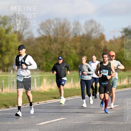 12.04.2026 - 45. Internationalen Wilhelmsburger Insellauf Dr. Thomas Lammeyer http://msf.ph/oto/9432124 12.04.2026 09:13:59 Laufen 2382, 3114, 3095 meine-sportfotos.de