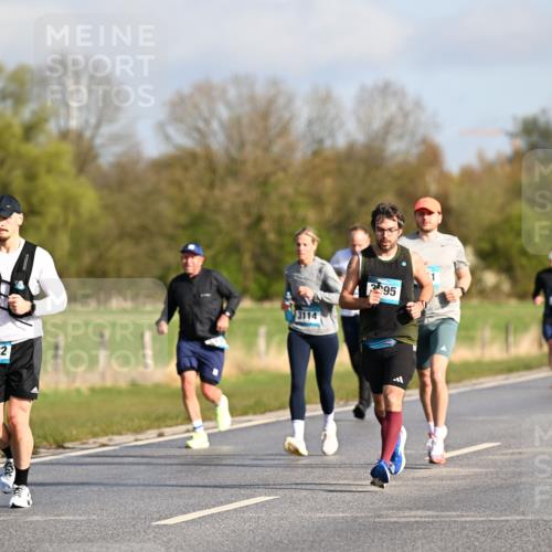 12.04.2026 - 45. Internationalen Wilhelmsburger Insellauf Dr. Thomas Lammeyer http://msf.ph/oto/9432128 12.04.2026 09:13:59 Laufen 2382, 3114, 395 meine-sportfotos.de