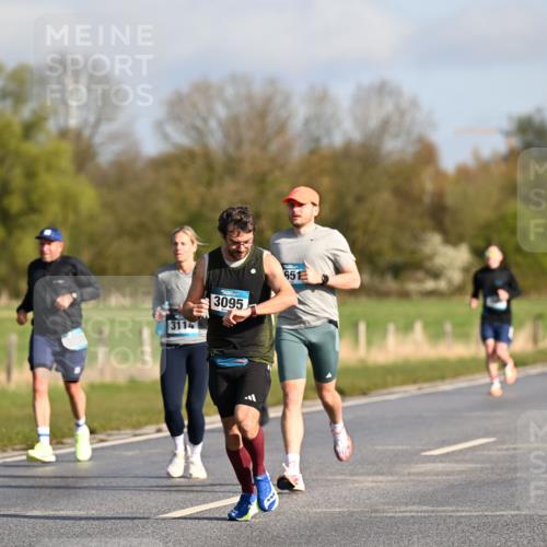 12.04.2026 - 45. Internationalen Wilhelmsburger Insellauf Dr. Thomas Lammeyer http://msf.ph/oto/9432136 12.04.2026 09:14:00 Laufen 3114, 3095, 651 meine-sportfotos.de