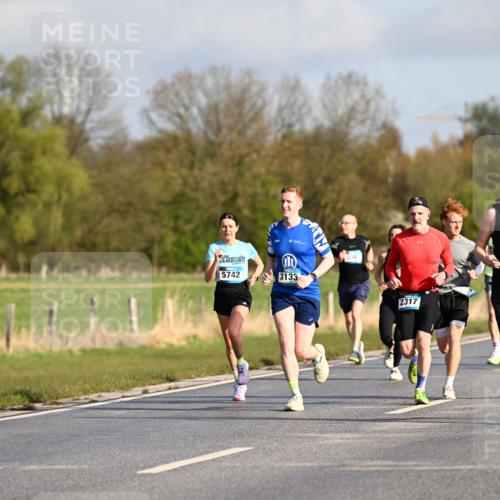 12.04.2026 - 45. Internationalen Wilhelmsburger Insellauf Dr. Thomas Lammeyer http://msf.ph/oto/9432176 12.04.2026 09:14:08 Laufen 5742, 3133, 3081, 2317, 3634, 4766, 4749 meine-sportfotos.de