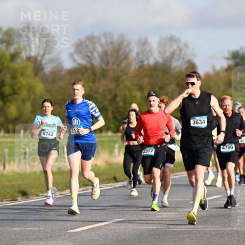 12.04.2026 - 45. Internationalen Wilhelmsburger Insellauf Dr. Thomas Lammeyer http://msf.ph/oto/9432184 12.04.2026 09:14:09 Laufen 5742, 313, 2317, 3634, 4766, 4214, 4749 meine-sportfotos.de