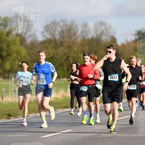 12.04.2026 - 45. Internationalen Wilhelmsburger Insellauf Dr. Thomas Lammeyer http://msf.ph/oto/9432185 12.04.2026 09:14:09 Laufen 5742, 3133, 2317, 3634, 4766, 474 meine-sportfotos.de