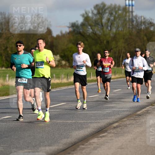 12.04.2026 - 45. Internationalen Wilhelmsburger Insellauf Dr. Thomas Lammeyer http://msf.ph/oto/9432258 12.04.2026 09:14:24 Laufen 2814, 2325, 4904, 1804, 5585, 3558, 92, 5812, 6467 meine-sportfotos.de