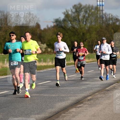 12.04.2026 - 45. Internationalen Wilhelmsburger Insellauf Dr. Thomas Lammeyer http://msf.ph/oto/9432259 12.04.2026 09:14:24 Laufen 2325, 4904, 2, 5585, 2814, 3550, 5492, 5812 meine-sportfotos.de