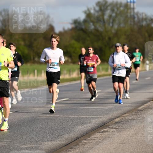 12.04.2026 - 45. Internationalen Wilhelmsburger Insellauf Dr. Thomas Lammeyer http://msf.ph/oto/9432266 12.04.2026 09:14:25 Laufen 2814, 2325, 4904 meine-sportfotos.de