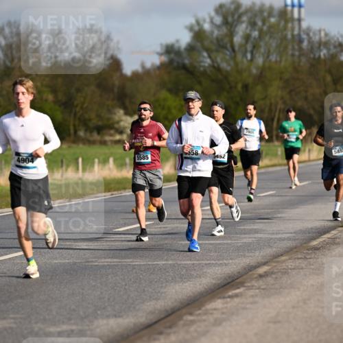 12.04.2026 - 45. Internationalen Wilhelmsburger Insellauf Dr. Thomas Lammeyer http://msf.ph/oto/9432273 12.04.2026 09:14:26 Laufen 3778, 4904, 5585, 5558, 5452, 3905, 16, 09, 5812 meine-sportfotos.de