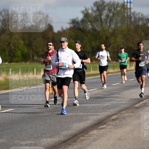 12.04.2026 - 45. Internationalen Wilhelmsburger Insellauf Dr. Thomas Lammeyer http://msf.ph/oto/9432276 12.04.2026 09:14:27 Laufen 78, 4904, 5585, 558, 3905, 116109, 5812 meine-sportfotos.de