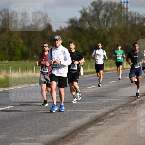 12.04.2026 - 45. Internationalen Wilhelmsburger Insellauf Dr. Thomas Lammeyer http://msf.ph/oto/9432277 12.04.2026 09:14:27 Laufen 5585, 4904, 3558, 5492, 3905, 1967, 09, 5812 meine-sportfotos.de