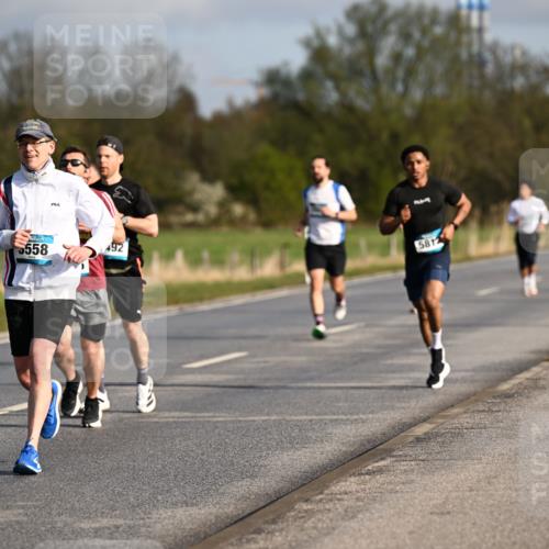 12.04.2026 - 45. Internationalen Wilhelmsburger Insellauf Dr. Thomas Lammeyer http://msf.ph/oto/9432284 12.04.2026 09:14:28 Laufen 5558, 492, 5812 meine-sportfotos.de