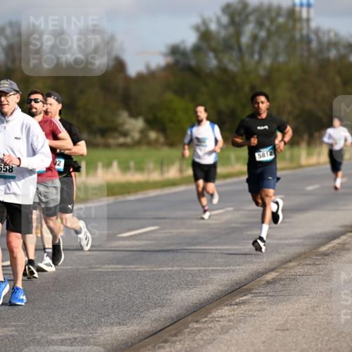 12.04.2026 - 45. Internationalen Wilhelmsburger Insellauf Dr. Thomas Lammeyer http://msf.ph/oto/9432285 12.04.2026 09:14:28 Laufen 3558, 2, 5812 meine-sportfotos.de