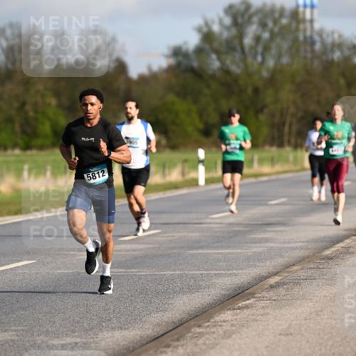 12.04.2026 - 45. Internationalen Wilhelmsburger Insellauf Dr. Thomas Lammeyer http://msf.ph/oto/9432295 12.04.2026 09:14:30 Laufen 804, 1977009, 5812 meine-sportfotos.de