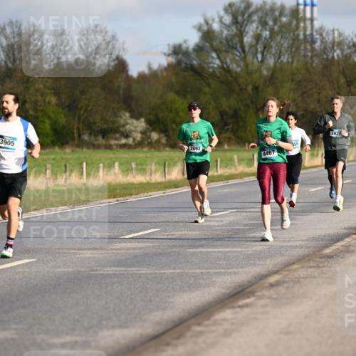 12.04.2026 - 45. Internationalen Wilhelmsburger Insellauf Dr. Thomas Lammeyer http://msf.ph/oto/9432307 12.04.2026 09:14:31 Laufen 3905, 3929, 2892, 55, 4467 meine-sportfotos.de