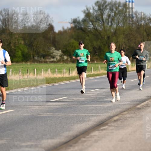 12.04.2026 - 45. Internationalen Wilhelmsburger Insellauf Dr. Thomas Lammeyer http://msf.ph/oto/9432308 12.04.2026 09:14:32 Laufen 3905, 2892, 55, 4467, 3929 meine-sportfotos.de