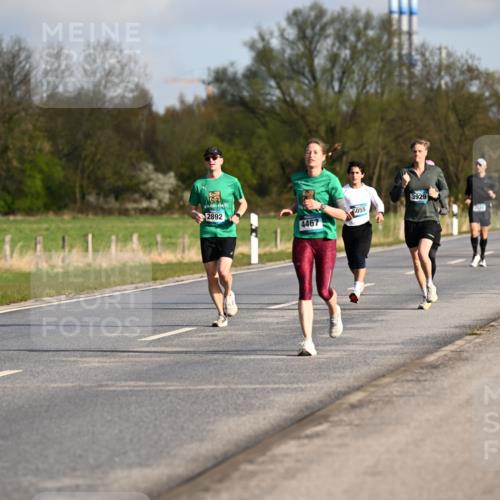 12.04.2026 - 45. Internationalen Wilhelmsburger Insellauf Dr. Thomas Lammeyer http://msf.ph/oto/9432312 12.04.2026 09:14:32 Laufen 3905, 2892, 3929, 055, 4467, 300 meine-sportfotos.de