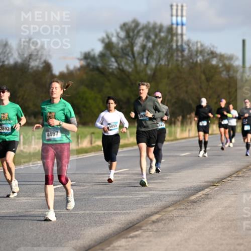 12.04.2026 - 45. Internationalen Wilhelmsburger Insellauf Dr. Thomas Lammeyer http://msf.ph/oto/9432323 12.04.2026 09:14:34 Laufen 2892, 4467, 5055, 3925, 5843 meine-sportfotos.de