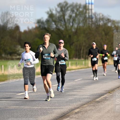 12.04.2026 - 45. Internationalen Wilhelmsburger Insellauf Dr. Thomas Lammeyer http://msf.ph/oto/9432327 12.04.2026 09:14:36 Laufen 3929, 5055, 5843 meine-sportfotos.de