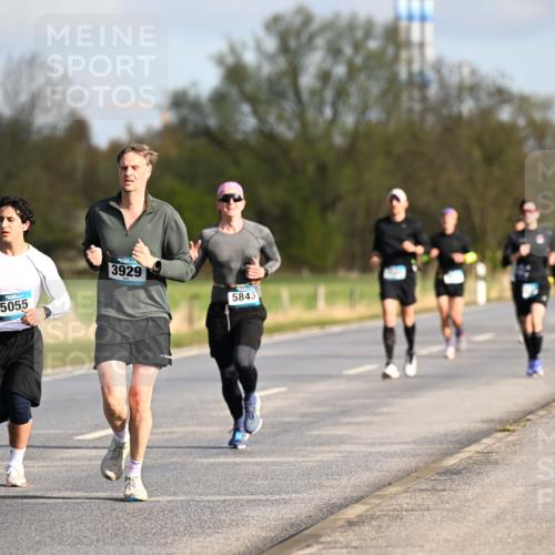 12.04.2026 - 45. Internationalen Wilhelmsburger Insellauf Dr. Thomas Lammeyer http://msf.ph/oto/9432332 12.04.2026 09:14:37 Laufen 5055, 3929, 5843 meine-sportfotos.de