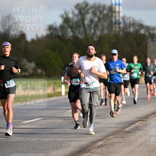 12.04.2026 - 45. Internationalen Wilhelmsburger Insellauf Dr. Thomas Lammeyer http://msf.ph/oto/9432382 12.04.2026 09:14:46 Laufen 283, 5415, 3296, 4322, 3755 meine-sportfotos.de