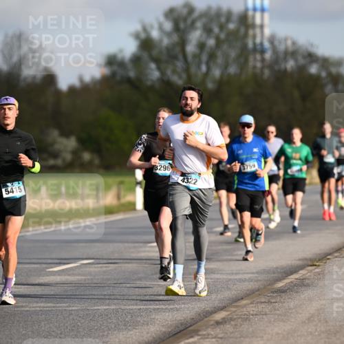 12.04.2026 - 45. Internationalen Wilhelmsburger Insellauf Dr. Thomas Lammeyer http://msf.ph/oto/9432383 12.04.2026 09:14:46 Laufen 5415, 2831, 3296, 4322, 3759 meine-sportfotos.de
