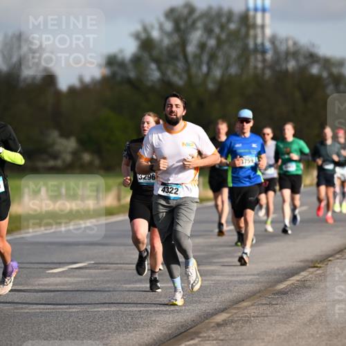 12.04.2026 - 45. Internationalen Wilhelmsburger Insellauf Dr. Thomas Lammeyer http://msf.ph/oto/9432385 12.04.2026 09:14:46 Laufen 5415, 3296, 4322, 3759 meine-sportfotos.de