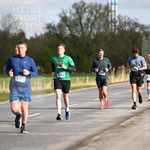12.04.2026 - 45. Internationalen Wilhelmsburger Insellauf Dr. Thomas Lammeyer http://msf.ph/oto/9432416 12.04.2026 09:14:51 Laufen 4883, 4043, 1371, 5331, 488, 4829 meine-sportfotos.de