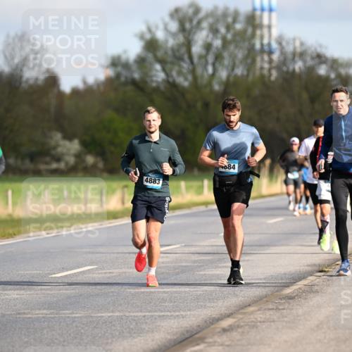 12.04.2026 - 45. Internationalen Wilhelmsburger Insellauf Dr. Thomas Lammeyer http://msf.ph/oto/9432434 12.04.2026 09:14:54 Laufen 4043, 4883, 4084 meine-sportfotos.de