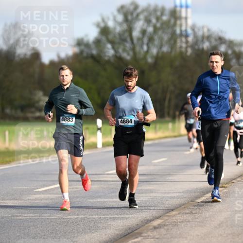 12.04.2026 - 45. Internationalen Wilhelmsburger Insellauf Dr. Thomas Lammeyer http://msf.ph/oto/9432442 12.04.2026 09:14:55 Laufen 4883, 4884 meine-sportfotos.de