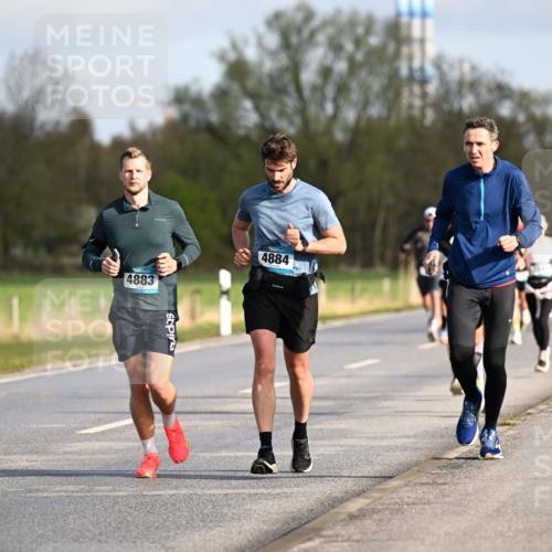12.04.2026 - 45. Internationalen Wilhelmsburger Insellauf Dr. Thomas Lammeyer http://msf.ph/oto/9432443 12.04.2026 09:14:55 Laufen 4883, 4884 meine-sportfotos.de