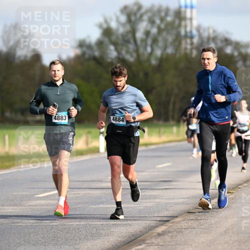 12.04.2026 - 45. Internationalen Wilhelmsburger Insellauf Dr. Thomas Lammeyer http://msf.ph/oto/9432444 12.04.2026 09:14:55 Laufen 4883, 4884 meine-sportfotos.de
