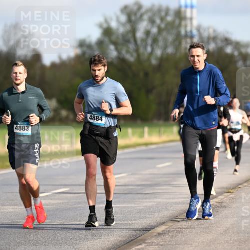 12.04.2026 - 45. Internationalen Wilhelmsburger Insellauf Dr. Thomas Lammeyer http://msf.ph/oto/9432446 12.04.2026 09:14:56 Laufen 4883, 4884 meine-sportfotos.de