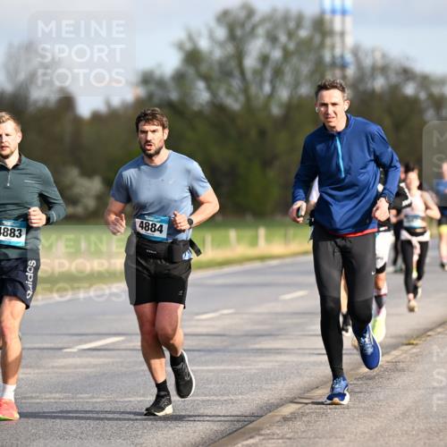 12.04.2026 - 45. Internationalen Wilhelmsburger Insellauf Dr. Thomas Lammeyer http://msf.ph/oto/9432448 12.04.2026 09:14:56 Laufen 4883, 4884 meine-sportfotos.de