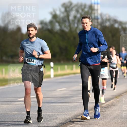 12.04.2026 - 45. Internationalen Wilhelmsburger Insellauf Dr. Thomas Lammeyer http://msf.ph/oto/9432451 12.04.2026 09:14:57 Laufen 4883, 4884 meine-sportfotos.de