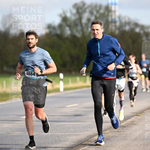 12.04.2026 - 45. Internationalen Wilhelmsburger Insellauf Dr. Thomas Lammeyer http://msf.ph/oto/9432452 12.04.2026 09:14:57 Laufen 4883, 4884 meine-sportfotos.de