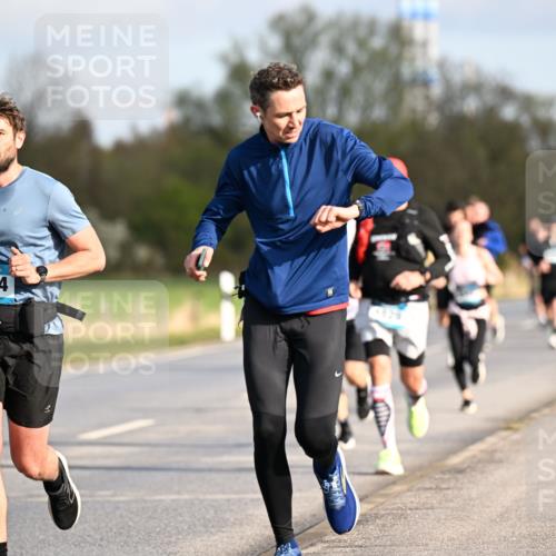 12.04.2026 - 45. Internationalen Wilhelmsburger Insellauf Dr. Thomas Lammeyer http://msf.ph/oto/9432458 12.04.2026 09:14:57 Laufen 4884 meine-sportfotos.de