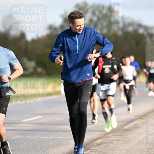 12.04.2026 - 45. Internationalen Wilhelmsburger Insellauf Dr. Thomas Lammeyer http://msf.ph/oto/9432459 12.04.2026 09:14:58 Laufen 4884, 43, 28 meine-sportfotos.de