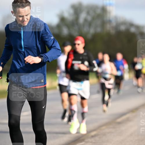 12.04.2026 - 45. Internationalen Wilhelmsburger Insellauf Dr. Thomas Lammeyer http://msf.ph/oto/9432467 12.04.2026 09:14:59 Laufen  meine-sportfotos.de